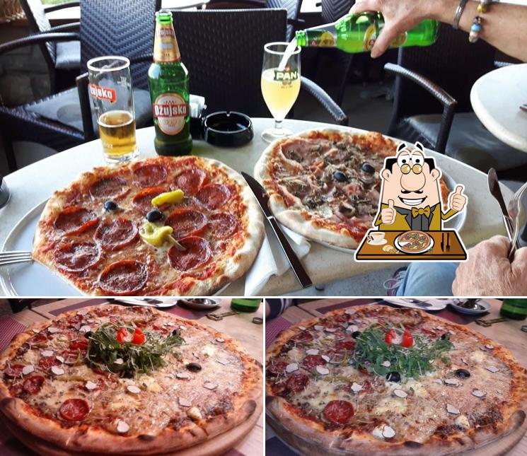 Ordina tra le svariate varianti di pizza