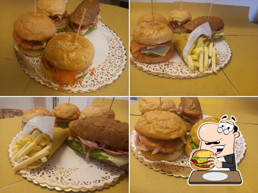 Gli hamburger di Bar Panificio Pasticceria Galeotti potranno incontrare molti gusti diversi