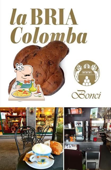 La cibo e interni del ristorante