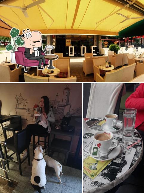 Siediti a un tavolo di CODE Caffe Bar