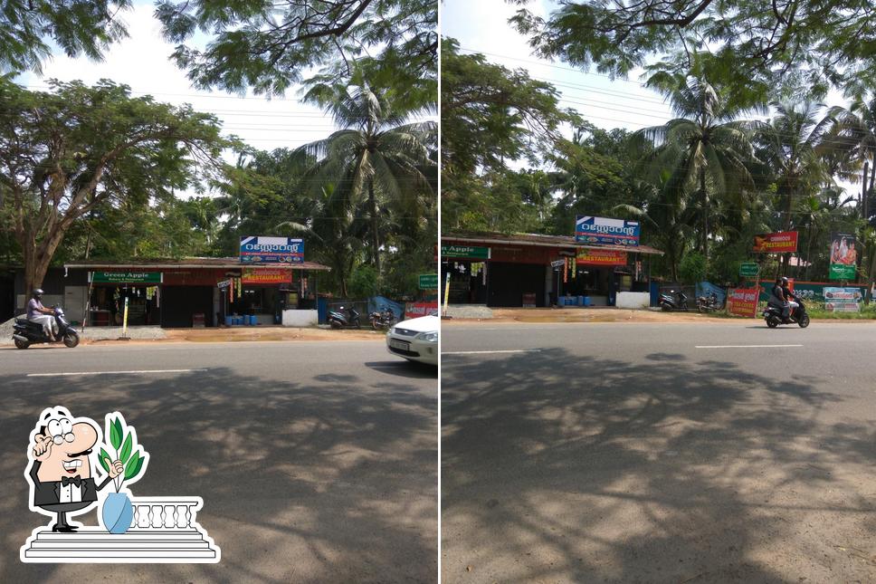 The exterior of Chinnoos Restaurant