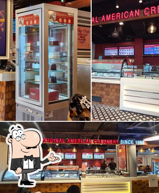 The interior of Cold Stone Creamery