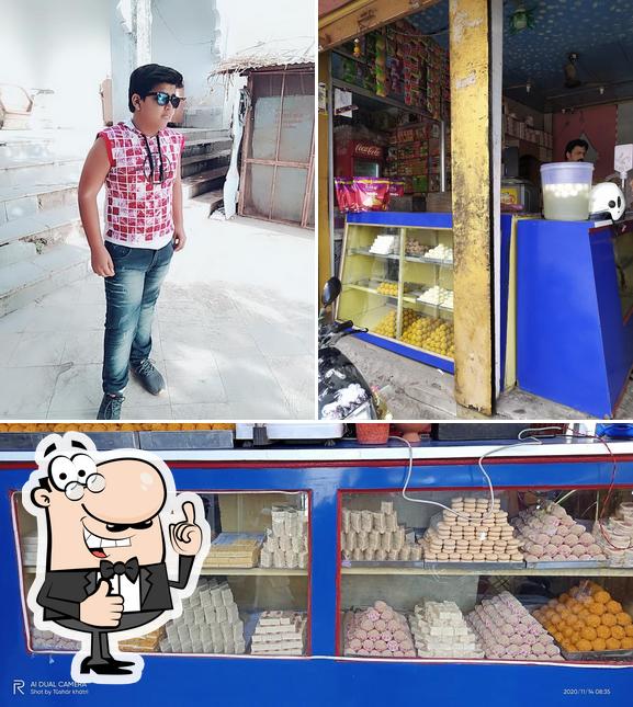 Look at this photo of भैरोदान पकौरी वाला