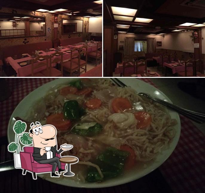 The picture of Rice Bowl Restaurant’s interior and food