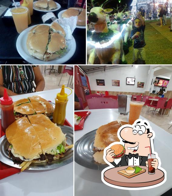Delicie-se com um hambúrguer no Tchê Burguer