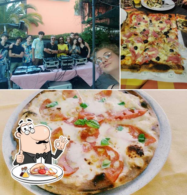 Prenditi una pizza a Bar Pizzeria Aquile