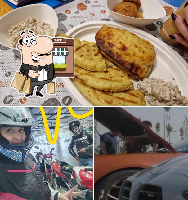 La immagine di esterno e cibo da Kalòs Taverna Greca