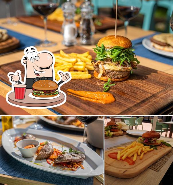 Ordina un hamburger a Restaurant Lopari