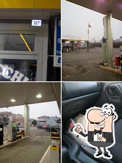 Gli esterni di Stazione di servizio F.lli Giovanelli (Agip-Eni)