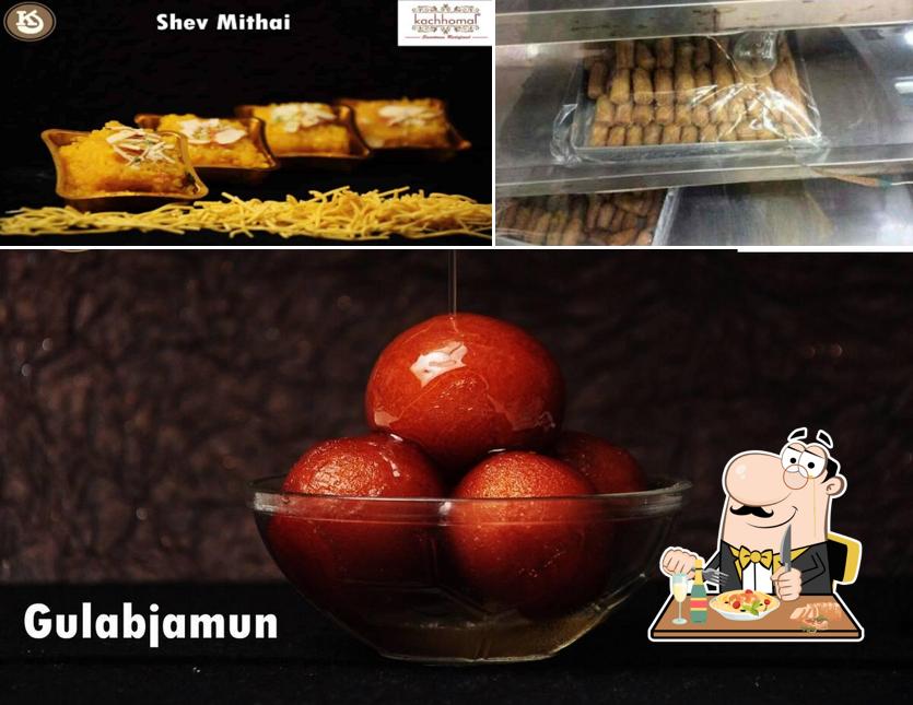 Food at Kachhomal Sweets