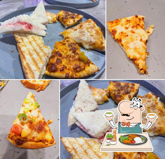 Cheese pizza at Octant Pizza Shaan Mall Anand