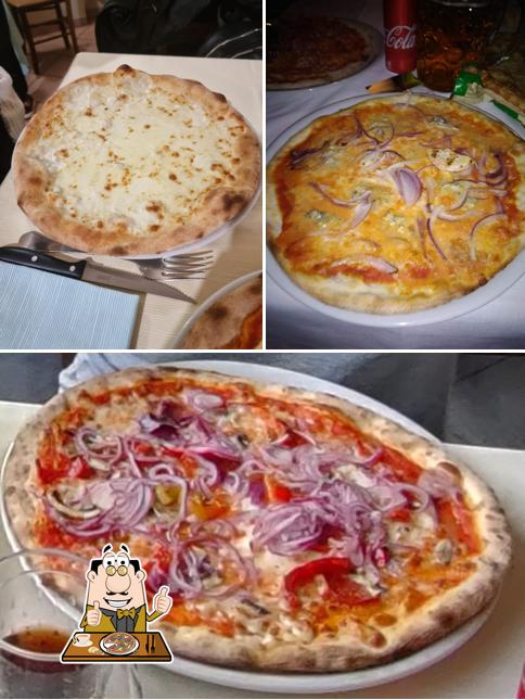 Ordina una pizza a Pizzeria Ristorante Tagliata