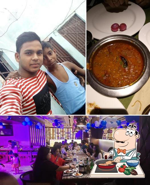 Chicken curry at Kwality Restaurant (Best Family Restaurant)