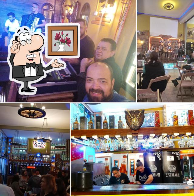 Sente em uma das mesas no Big Bar Balada Sertaneja