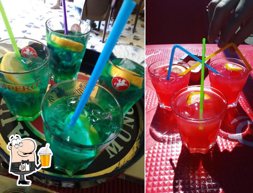 Goditi qualcosa da bere a Bar Dei Giovani
