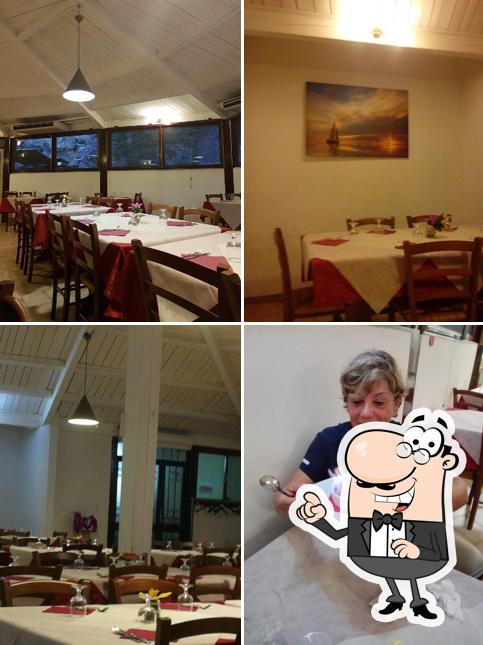 Siediti a un tavolo di Pen Duik (Pizzeria)