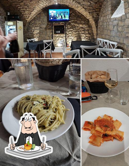 Guarda la foto che presenta la cibo e interni di Vulantine Bar Trattoria
