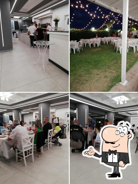 Siediti a un tavolo di La Mimosa