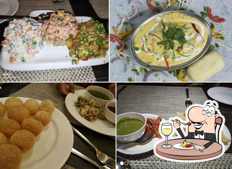 Meals at Deewan-E-Khaas