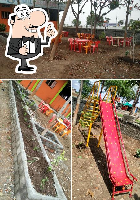 Hotel Jagdamb, Family Garden Restaurant