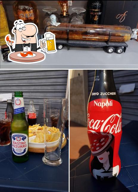 Puoi ordinare un rinfrescante bicchiere di birra chiara o scura