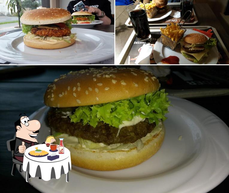 Commandez un hamburger à Food Store