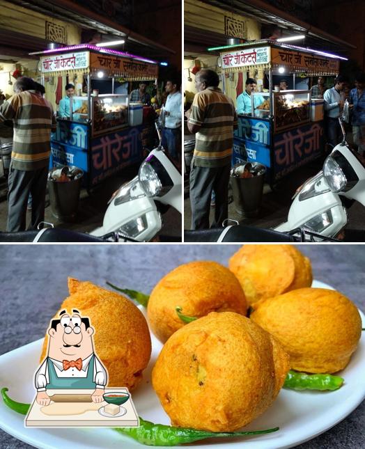 Samosa at Chourey Ji Samosa Corner