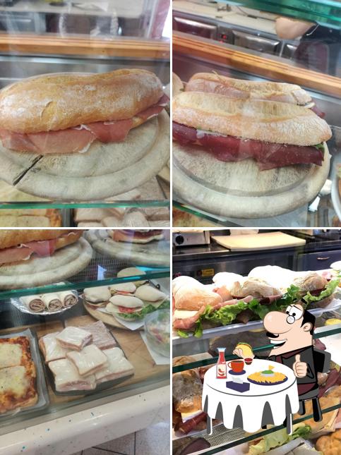Prenditi un hamburger a Bar Al Capolinea