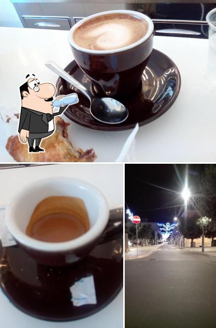 Questa è la immagine che mostra la bevanda e esterno di Cin Cin Bar