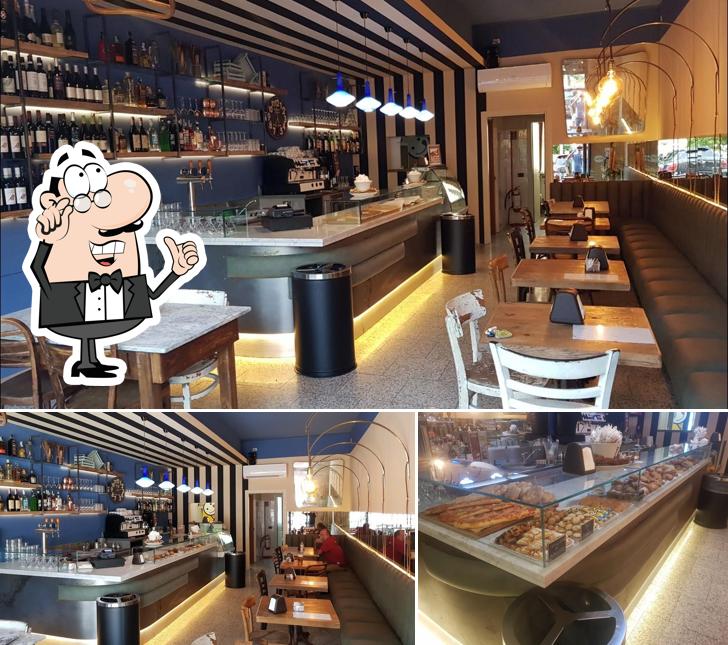 Siediti a un tavolo di Expresso Cafè