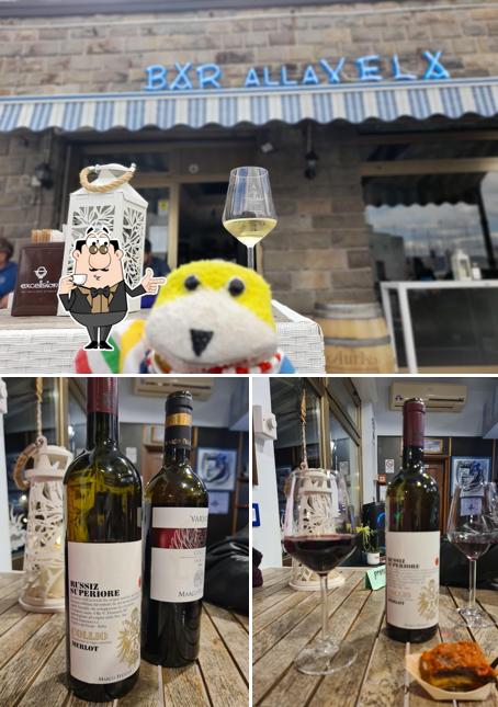 Goditi qualcosa da bere a Bar alla Vela