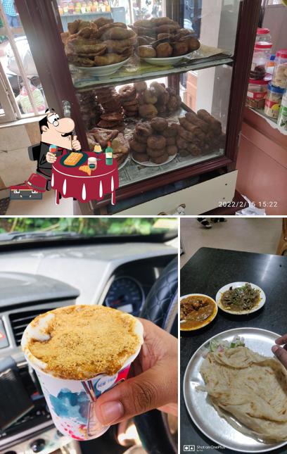 Mukkola Tea Stall / Chekkalis offers a variety of sweet dishes
