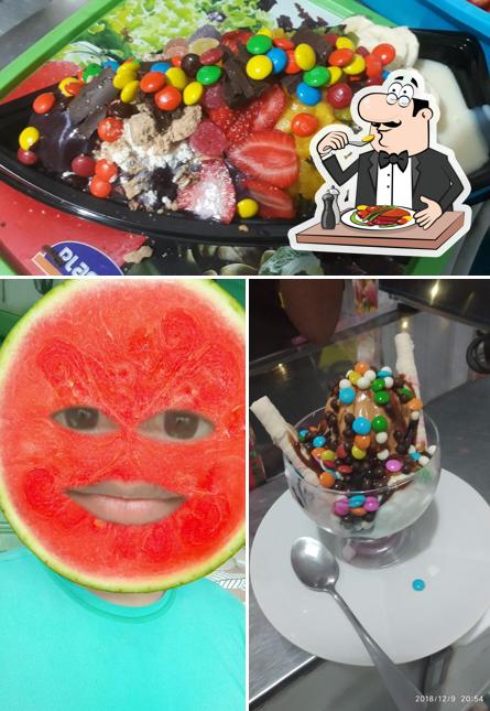 Comida em j.s.point do sorvete e açaí