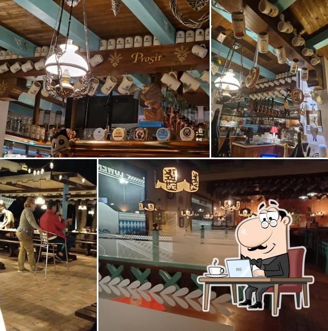 Siediti a un tavolo di Birreria Prosit Siediti a un tavolo di Birreria Prosit