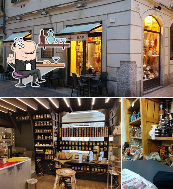 Siediti a un tavolo di Caffè & Caffè di Angela Cuomo