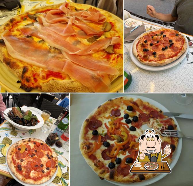 Ordina tra le svariate varianti di pizza