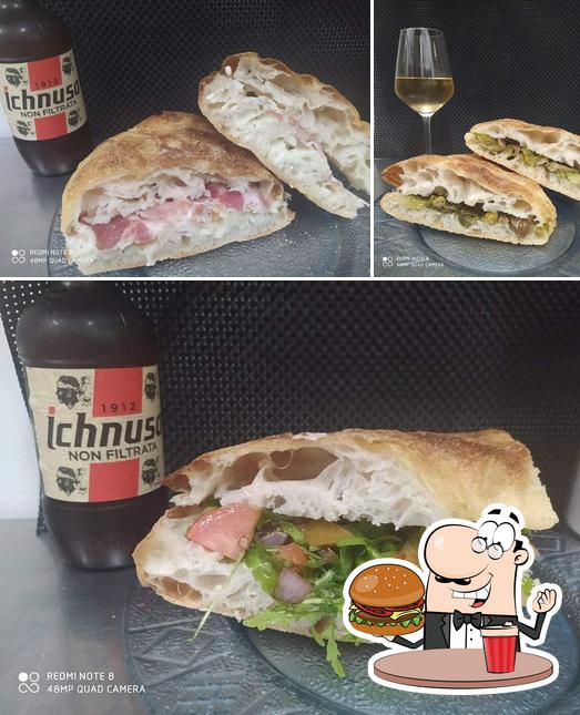 Gli hamburger di New Bar Kennedy potranno incontrare molti gusti diversi