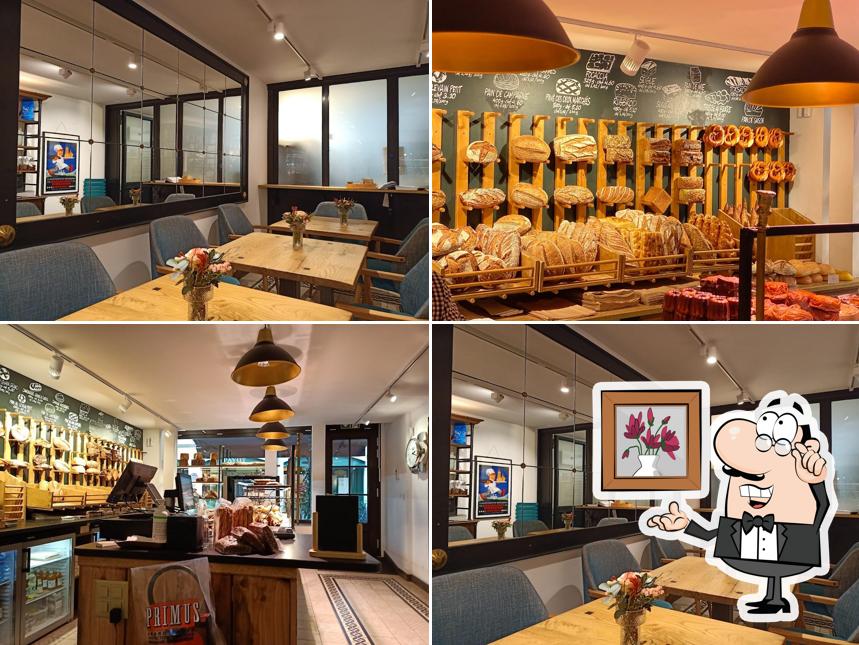 Siediti a un tavolo di Boulangerie Bread Store