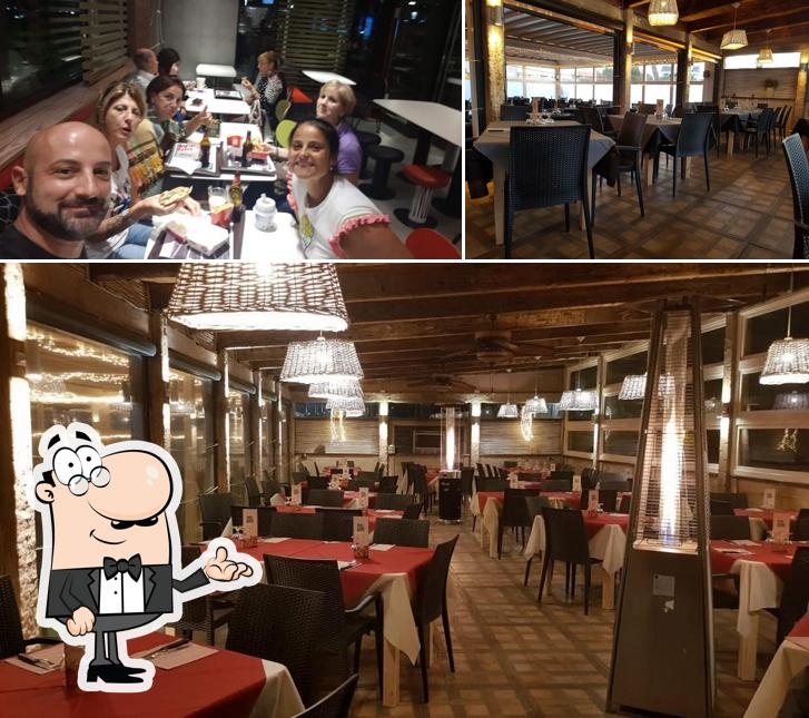 Dai un'occhiata agli interni di Pizzeria Road House