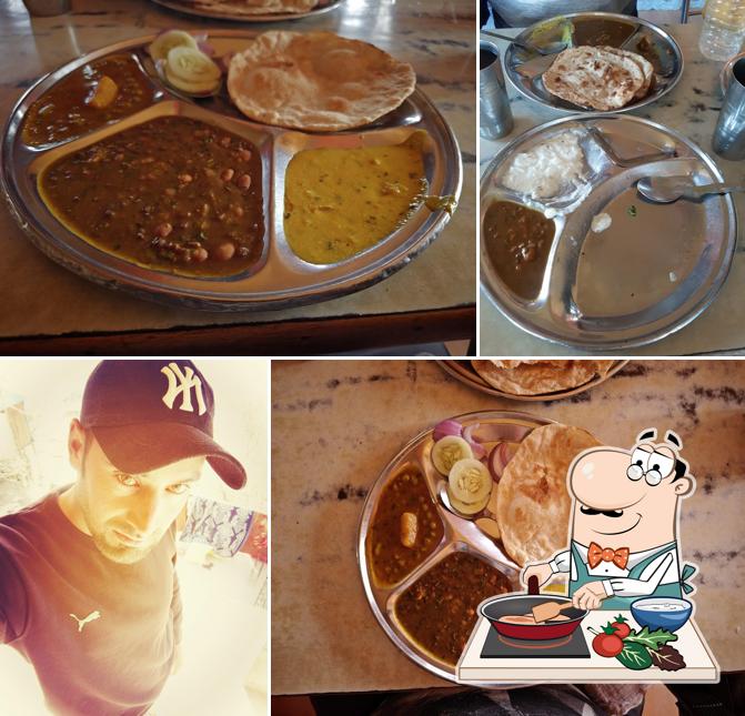 Chicken curry at Anshul Dhaba