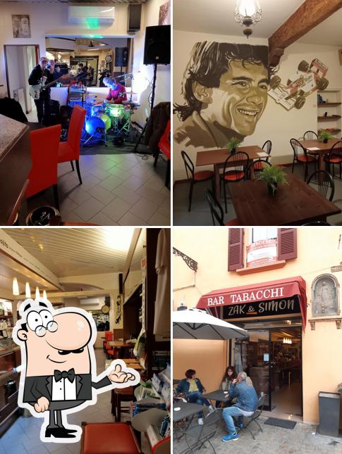 Siediti a un tavolo di Caffè del Duomo di Fratantuono Simone