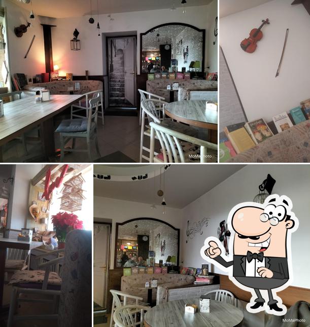 Siediti a un tavolo di La Corte dei Miracoli