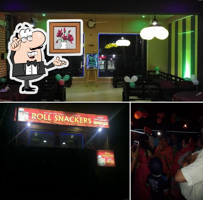The interior of Roll Snackers
