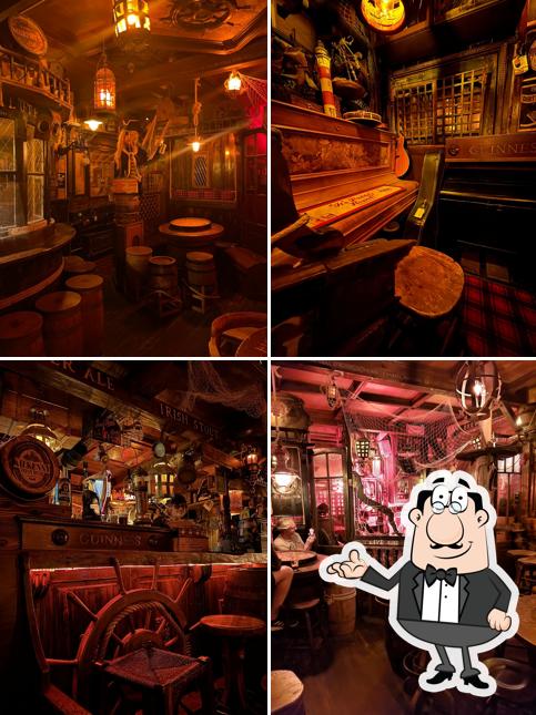 Siediti a un tavolo di The Keller Pub