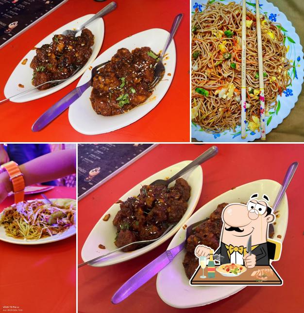Pad thai at CAFE EKANTE