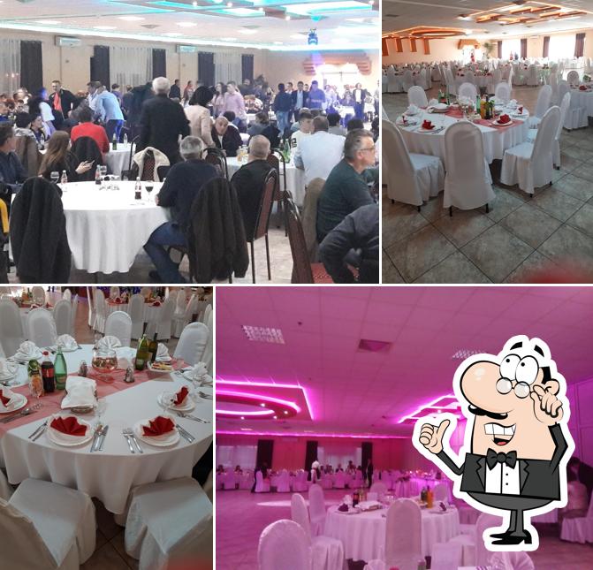 Siediti a un tavolo di Restoran Ćurak