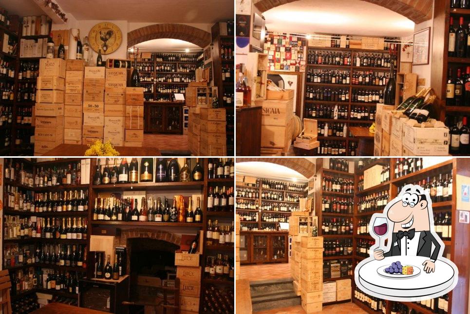 Goditi un bicchiere di vino a Cantina del Brunello Siena