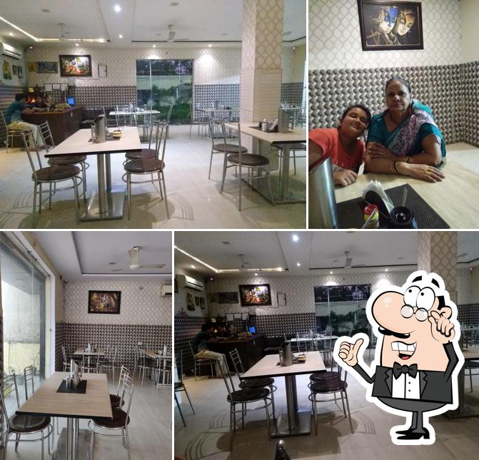 The interior of Ram Babu Ke Parathe