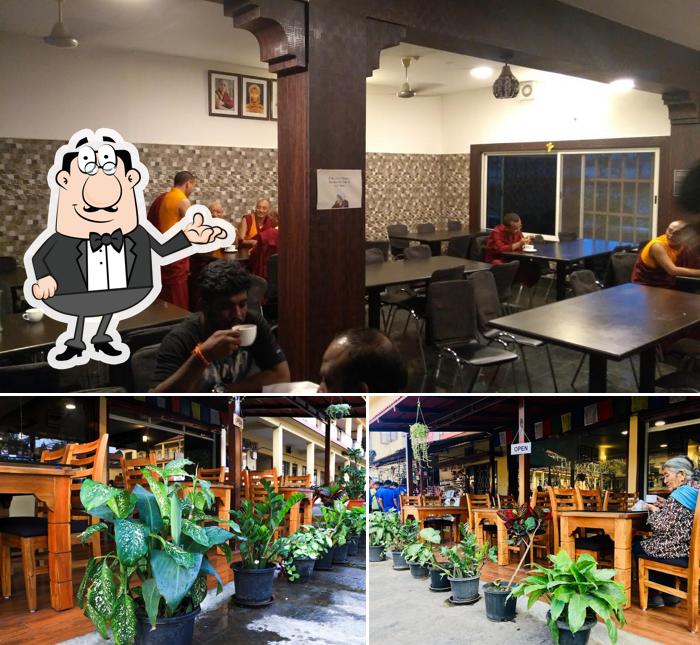 Check out how Kunphen Café & Food looks inside