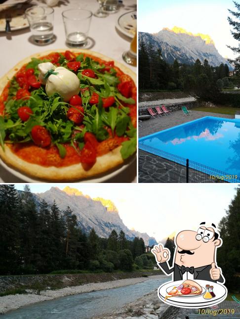 Prenditi una pizza a Pizzeria Camping Cortina